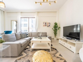 Dubai Creek Gem, Stylish Condo With Two Balconies